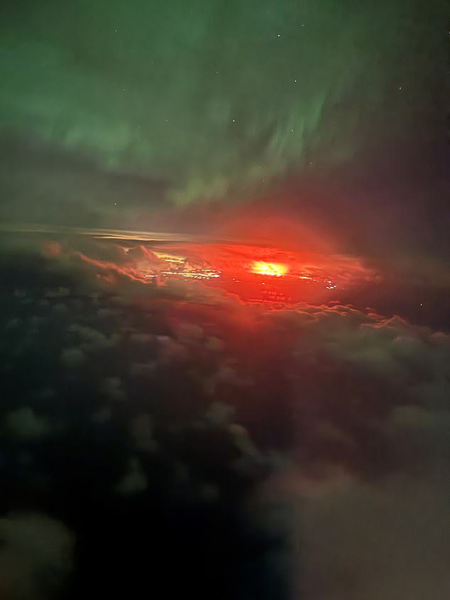 A stunning image has captured the moment two of nature's most amazing phenomena occurred side-by-side