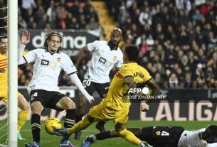 La Liga champions Barca held at Valencia