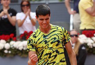 Carlos Alcaraz celebrates