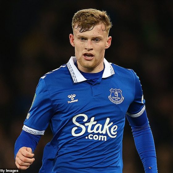 Everton have placed a £100m price tag on Manchester United target Jarrad Branthwaite