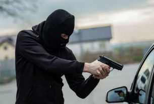Gunmen armed robber