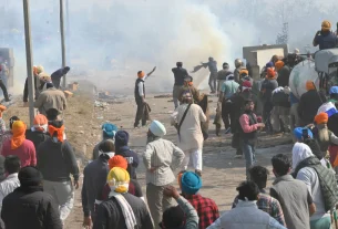 Indian Police Teargas Protesting Farmers In New Delhi