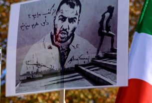 Iran top court overturns rapper's death sentencerator