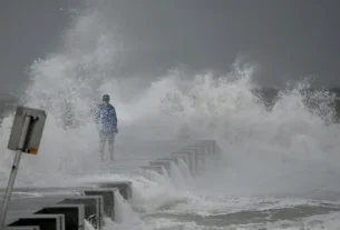 74669455007 sar storm debby tb 06