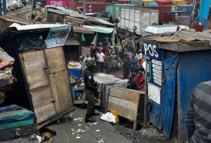 Lagos taskforce dismantles illegal shanties, roadside stalls