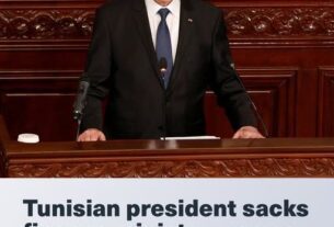 Tunisia president sacks finance minister
